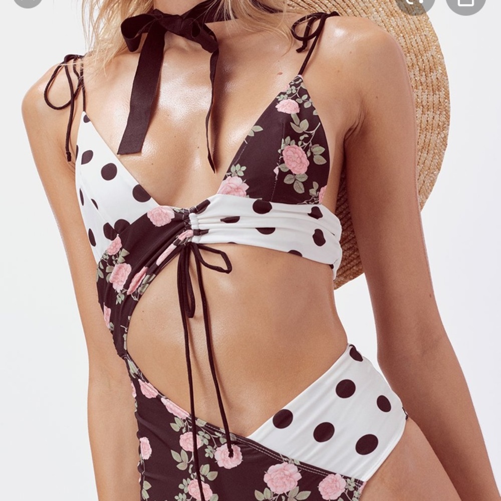 For love and lemons Neapolitan one piece - Picture 2 of 8